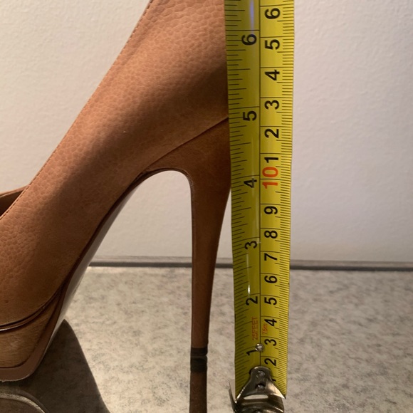 Yves Saint Laurent ‘Tribute’ Pumps - Picture 9 of 10